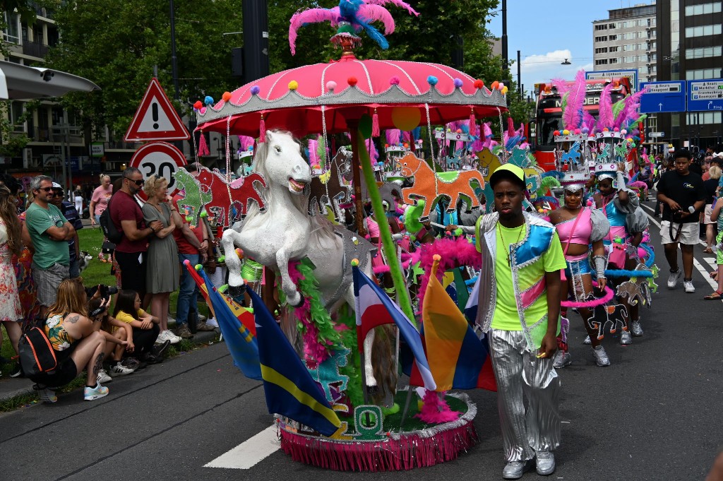 ../Images/Zomercarnaval 2024 310.jpg